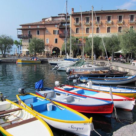 Boutique Apartment Ca Tulles Torri Del Benaco Bagian luar foto