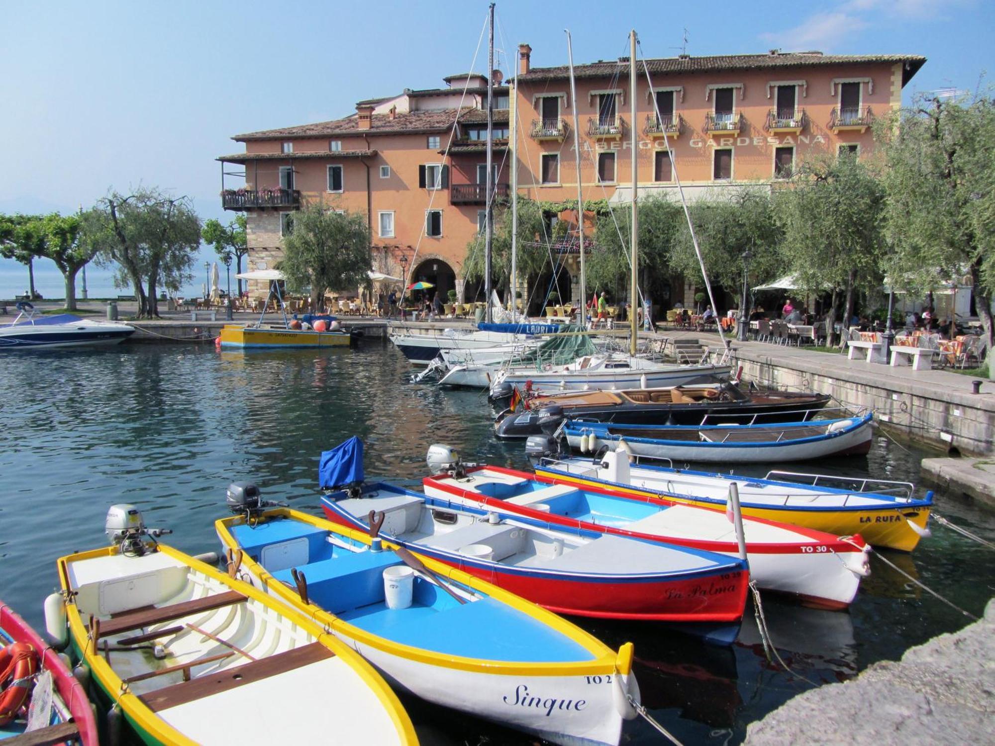 Boutique Apartment Ca Tulles Torri Del Benaco Bagian luar foto