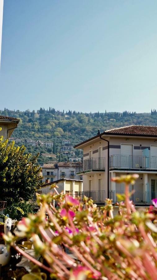 Boutique Apartment Ca Tulles Torri Del Benaco Bagian luar foto
